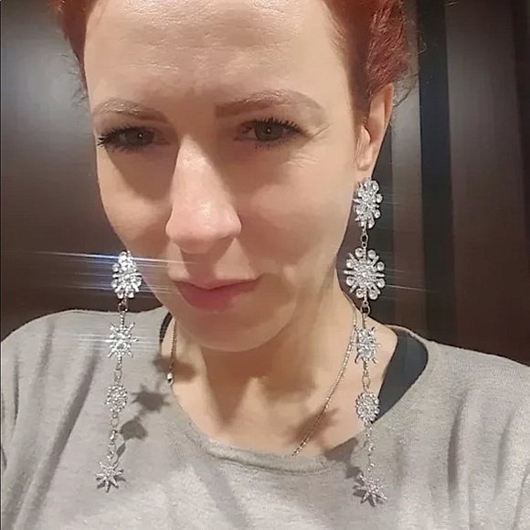 NORTH STAR RHINESTONE DROP EARRINGS - Picture 7 of 7